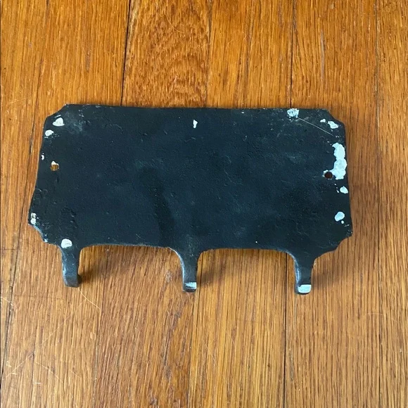 Black Cast Iron Key Holder - Picture 2 of 2